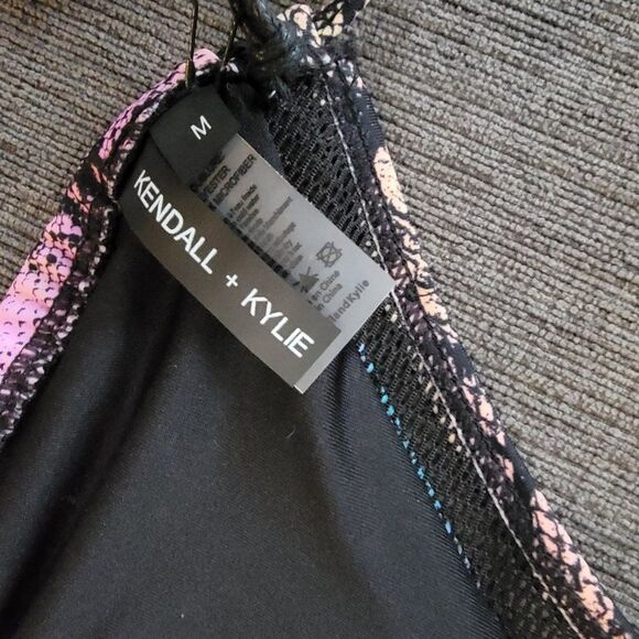 Kendall & Kylie Women's Mesh Trim Tie Dye Snake Triangle Bikini Set Size… - Picture 16 of 16